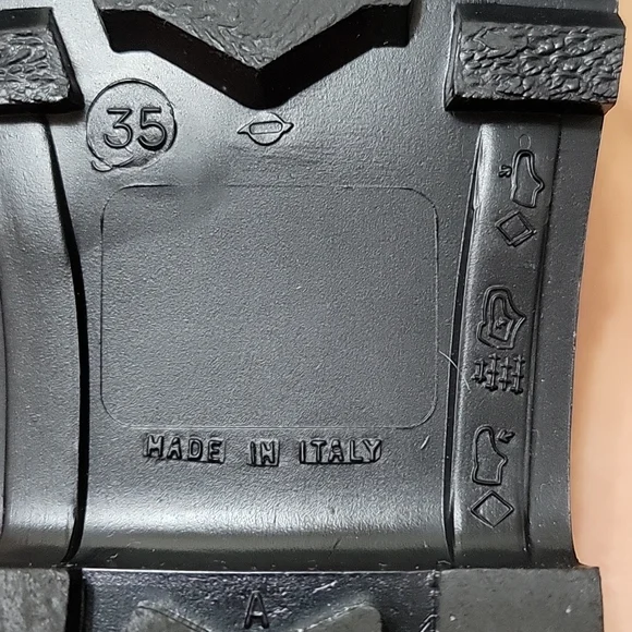 Burberry rain boots - Picture 5 of 7